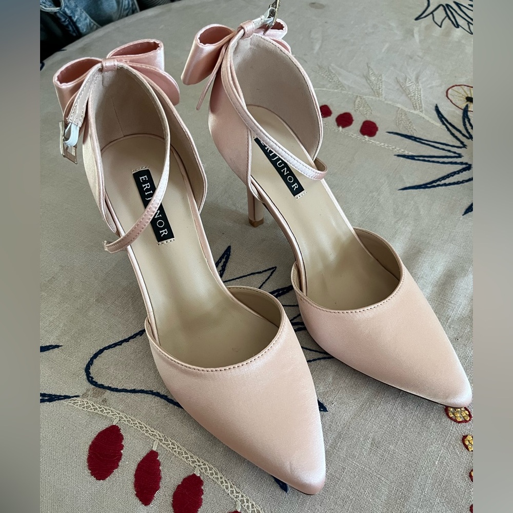 Light pink bow heels